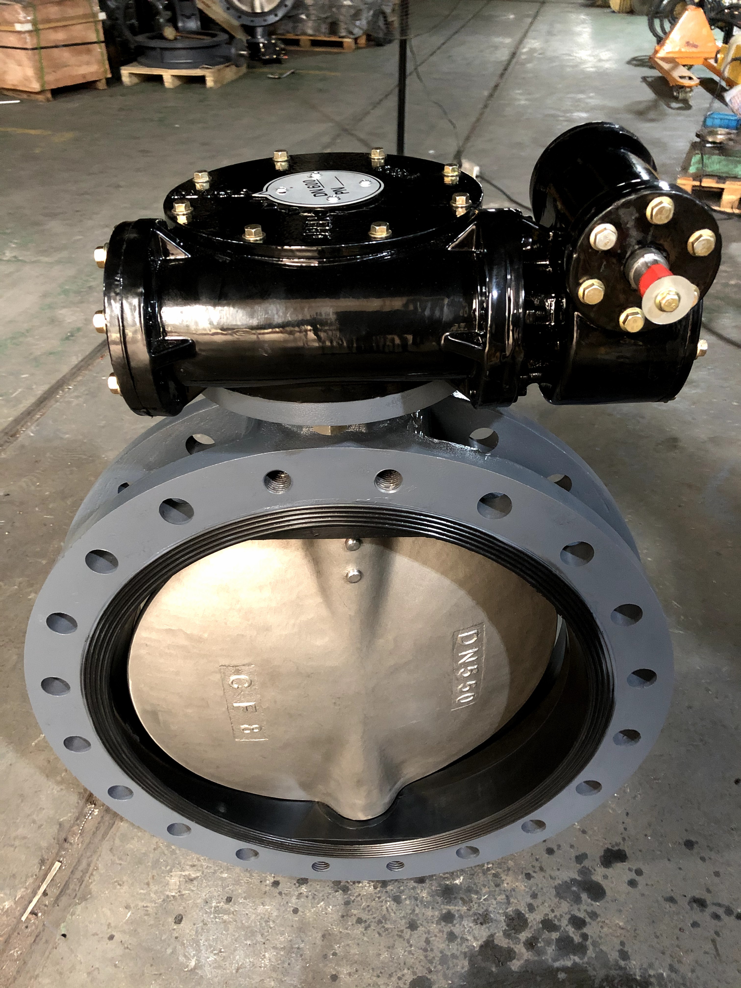 短结构涡轮法兰蝶阀dn550 - 天津百强阀门制造有限公司